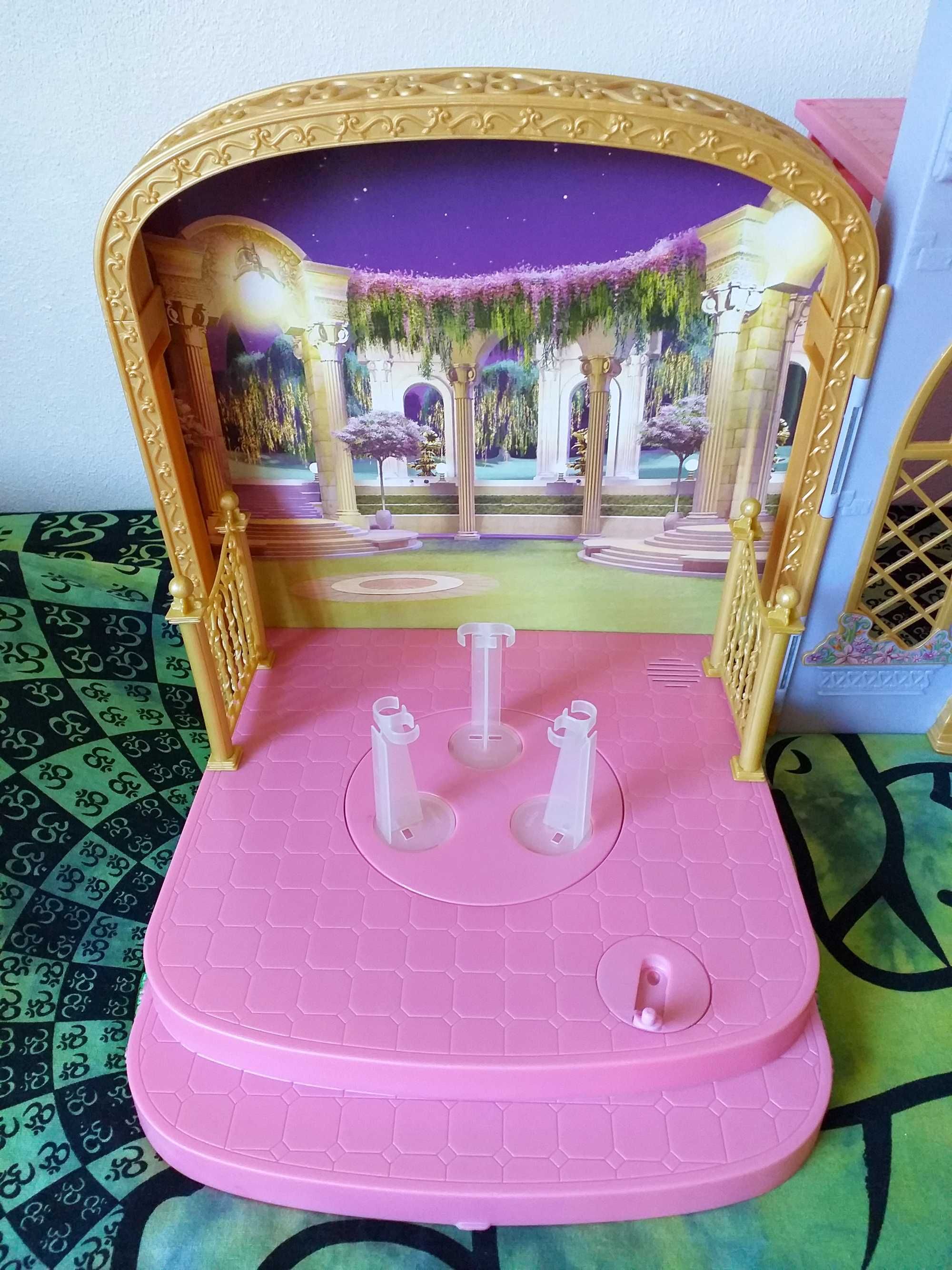 Castelo da Barbie em as 12 Princesas Bailarinas (2006)