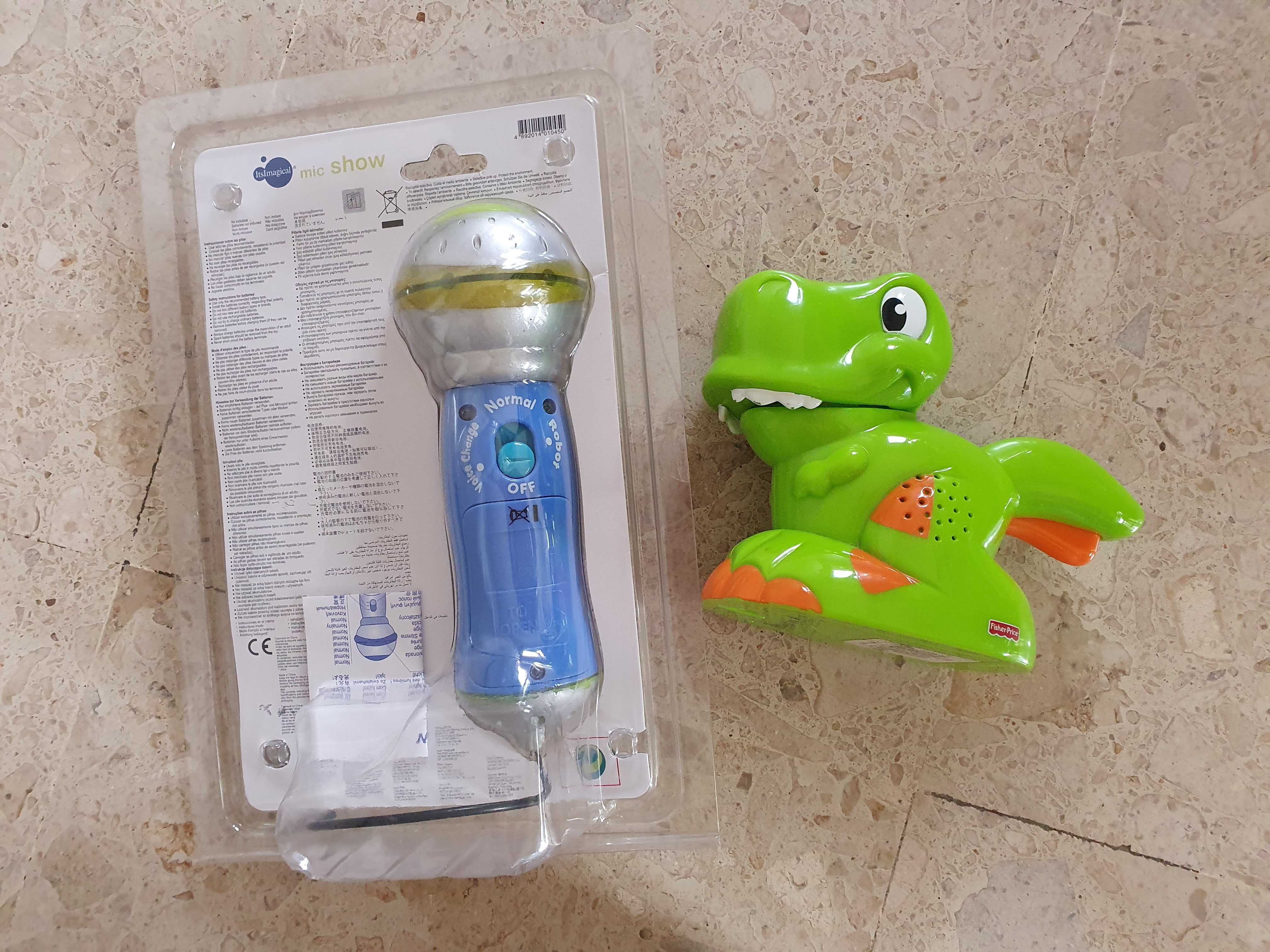 Microfone e dinossauro com som e luz
