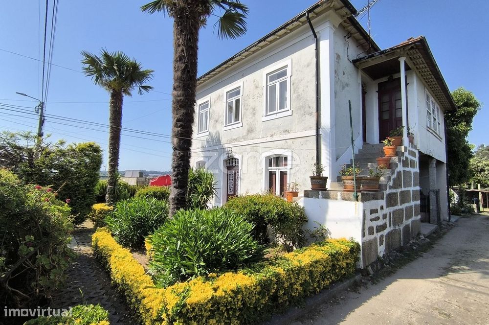 Moradia T5 com terreno - Santo Tirso