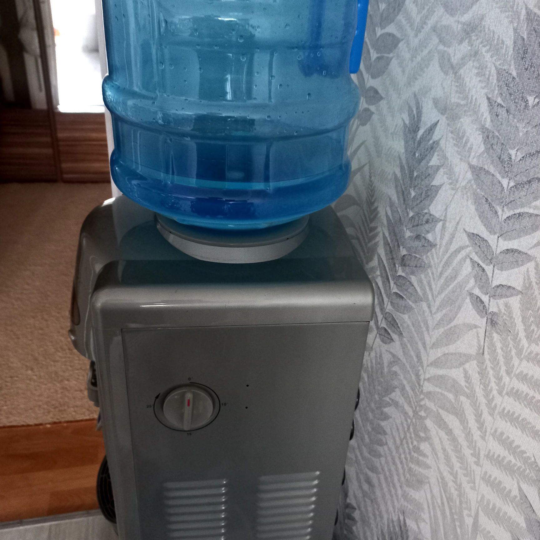 Кулер для води з холодильником Hotfrost