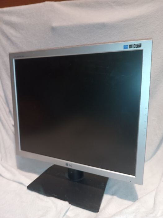 Monitor komputerowy LG Flatron 19 cali