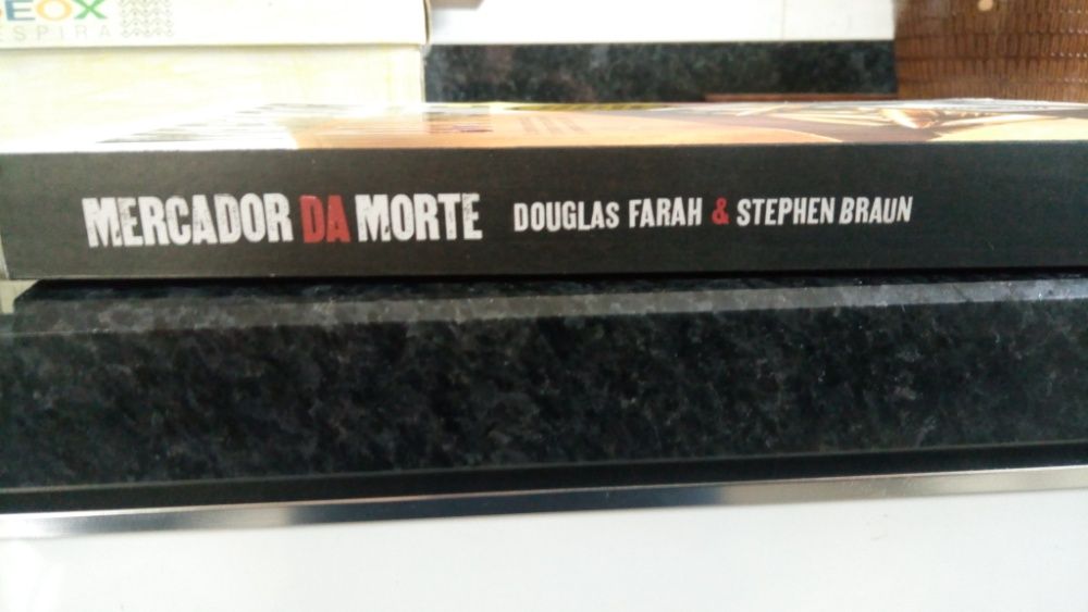 Livro "Mercador da Morte" de Douglas Farah e Stephen Braun