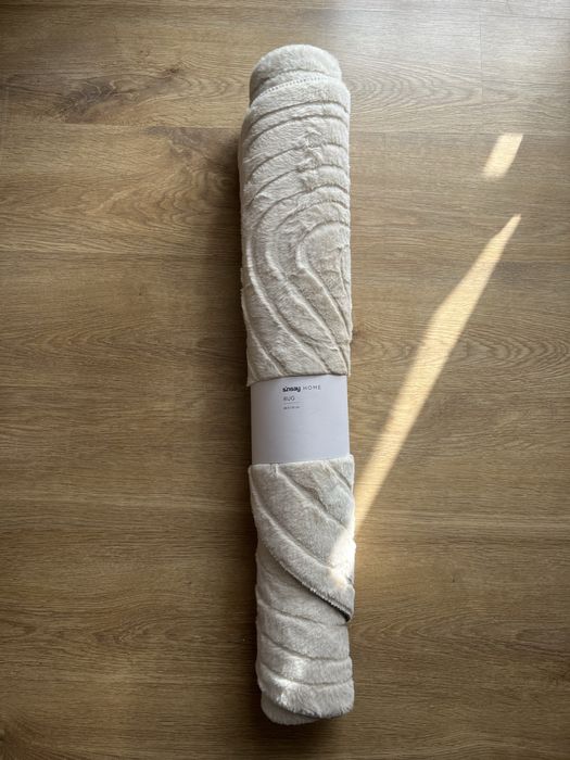 Nowy kremowy dywan sinsay