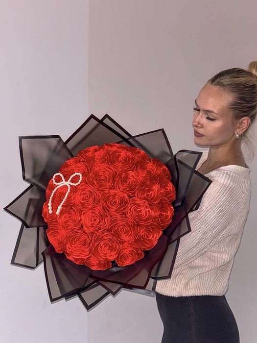 Ręcznie robione róże ze wstążki – idealne na prezent lub dekorację