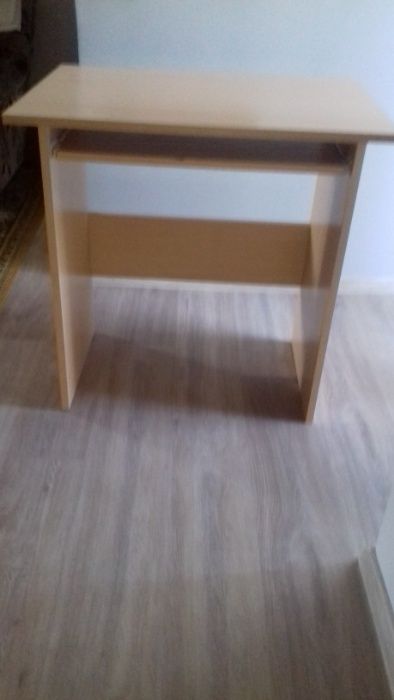 biurko z szufladami