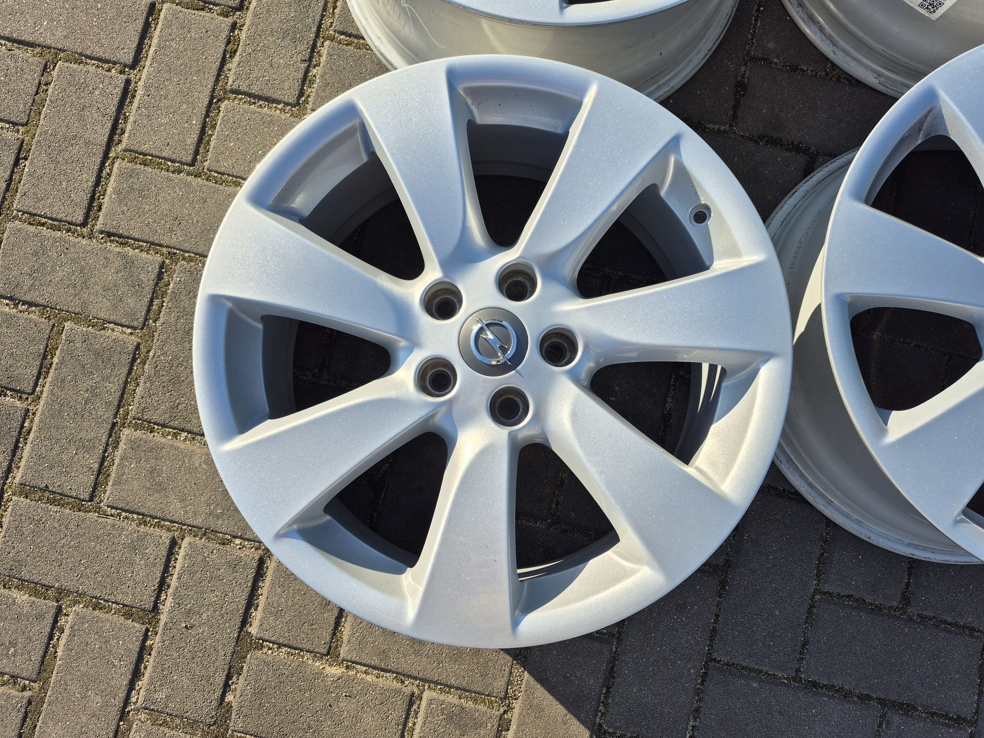 Felgi Alu z Czujniki Oryginał OPEL INSIGN 5x120 18 Cali 7.5J ET 415x