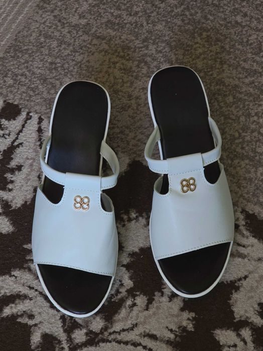 Жіночі літні шльопанці на танкетці