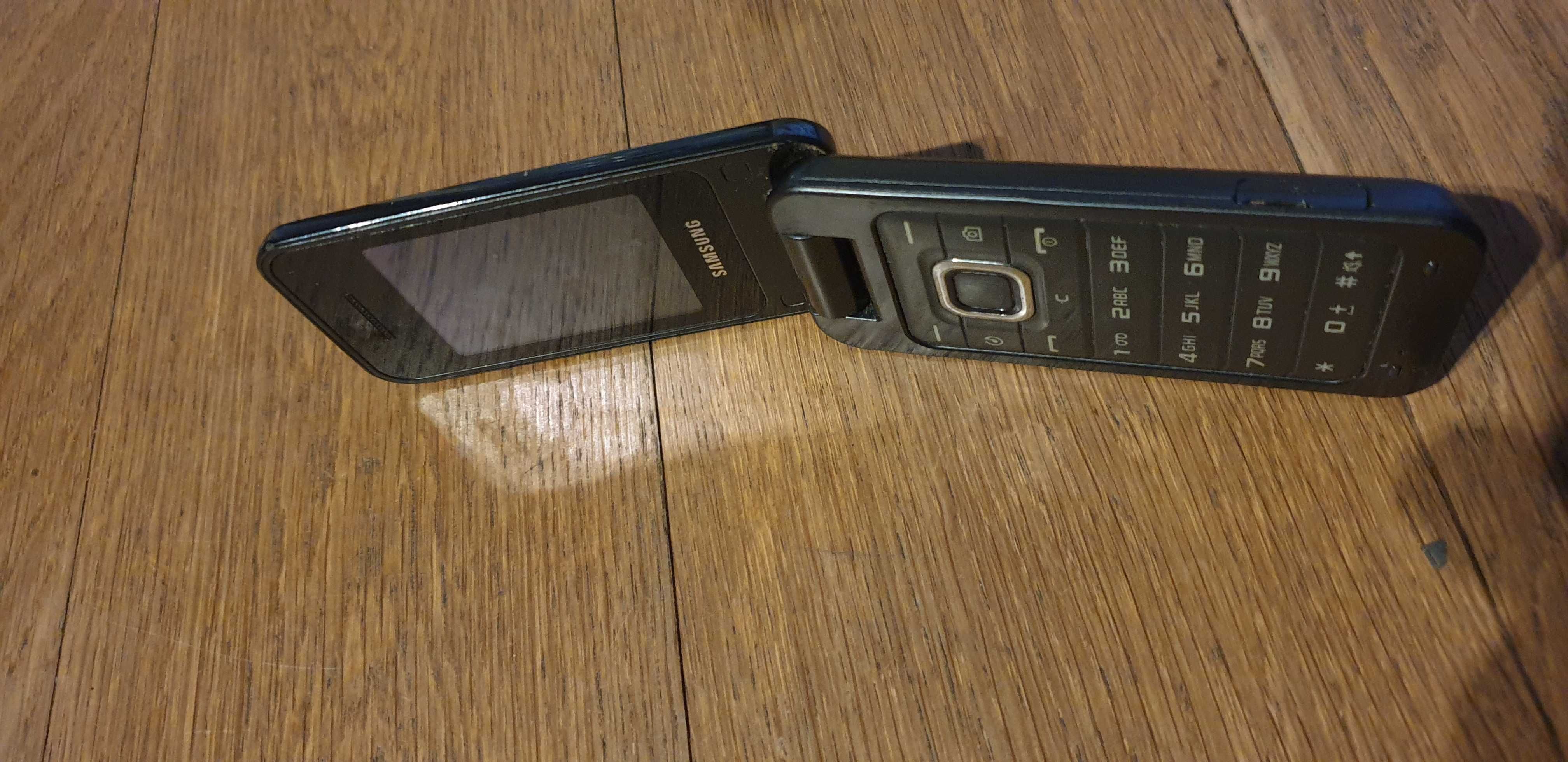 Samsung z klapką GT C 3560