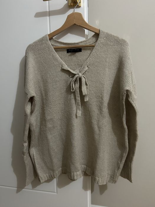 Sweterek z efektownym dekoltem z wiazaniem Amisu/New Yorker M