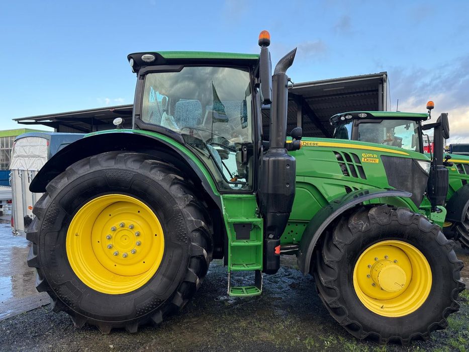 John Deere 6215R