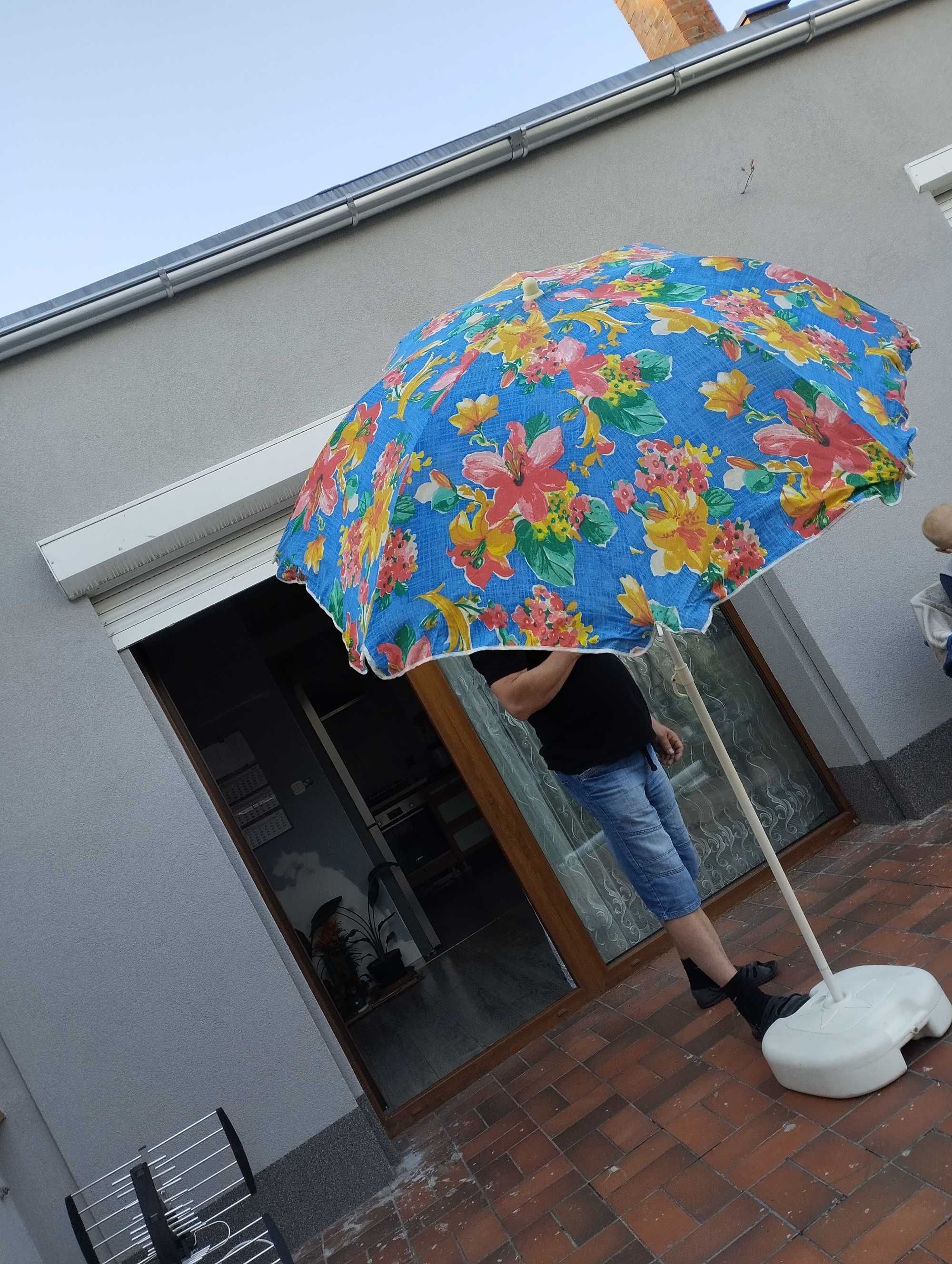 parasol ogrodowy z podstawą