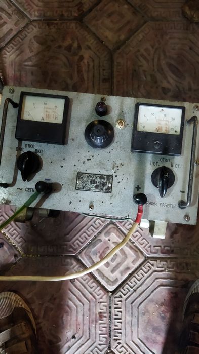 Зарядний пристрій для автомобільних акумуляторів 12/24в