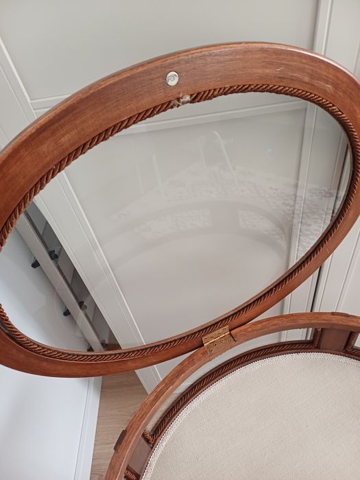 Stolik/ szafka z drewna z ozdobnymi elementami