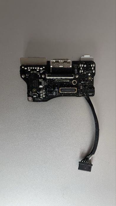 Плата зарядки на macbook a1466