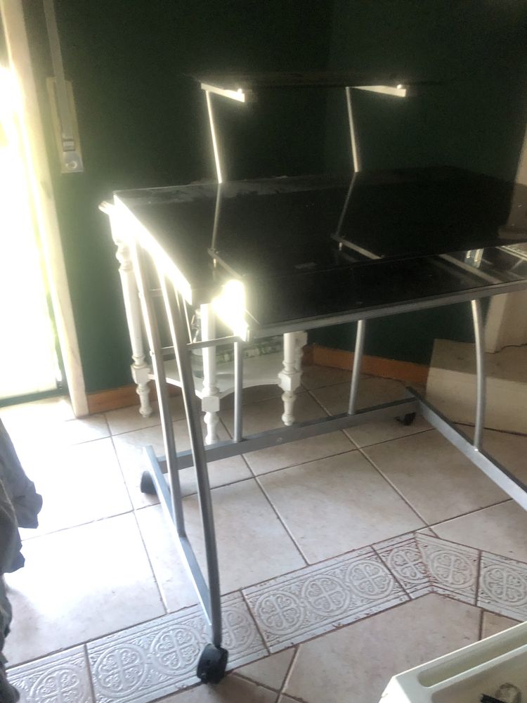 Mesa de vidro - Computador, Notebook e Portátil.