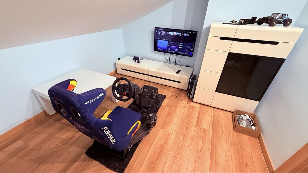 Zestaw symulatora wyścigów. logitech G29+ fotel playset Redbull