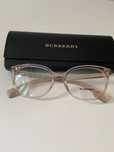 Nowe oprawki Burberry