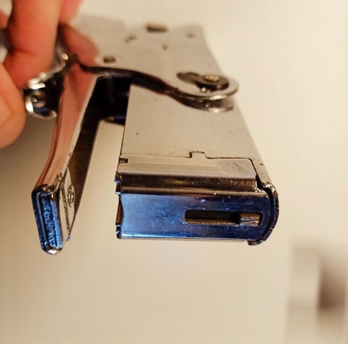 Arrow P22 ręczny zszywacz szczypcowy.