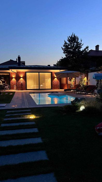 Продажа одноэтажного дома с бассейном и ремонтом в Сосновом Береге.