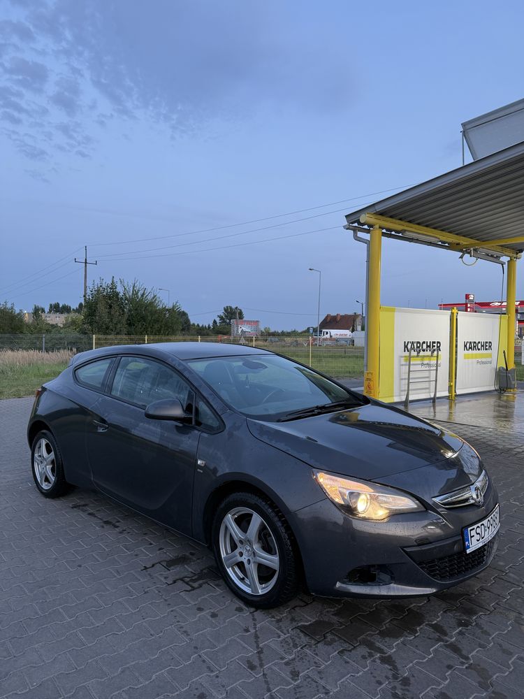 Opel Astra GTC 2013