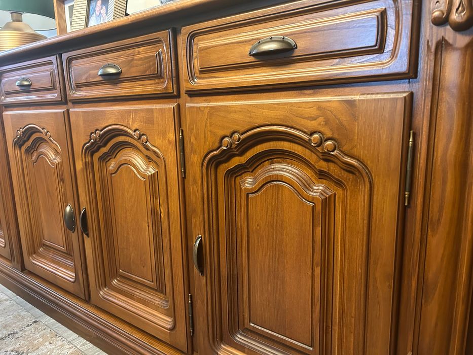 Aparador sala de jantar de madeira de excelente qualidade