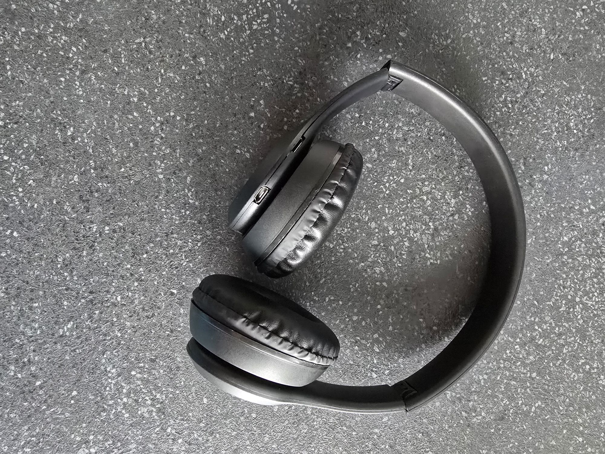 Słuchawki bezprzewodowe bluetooth, karta MicroSD