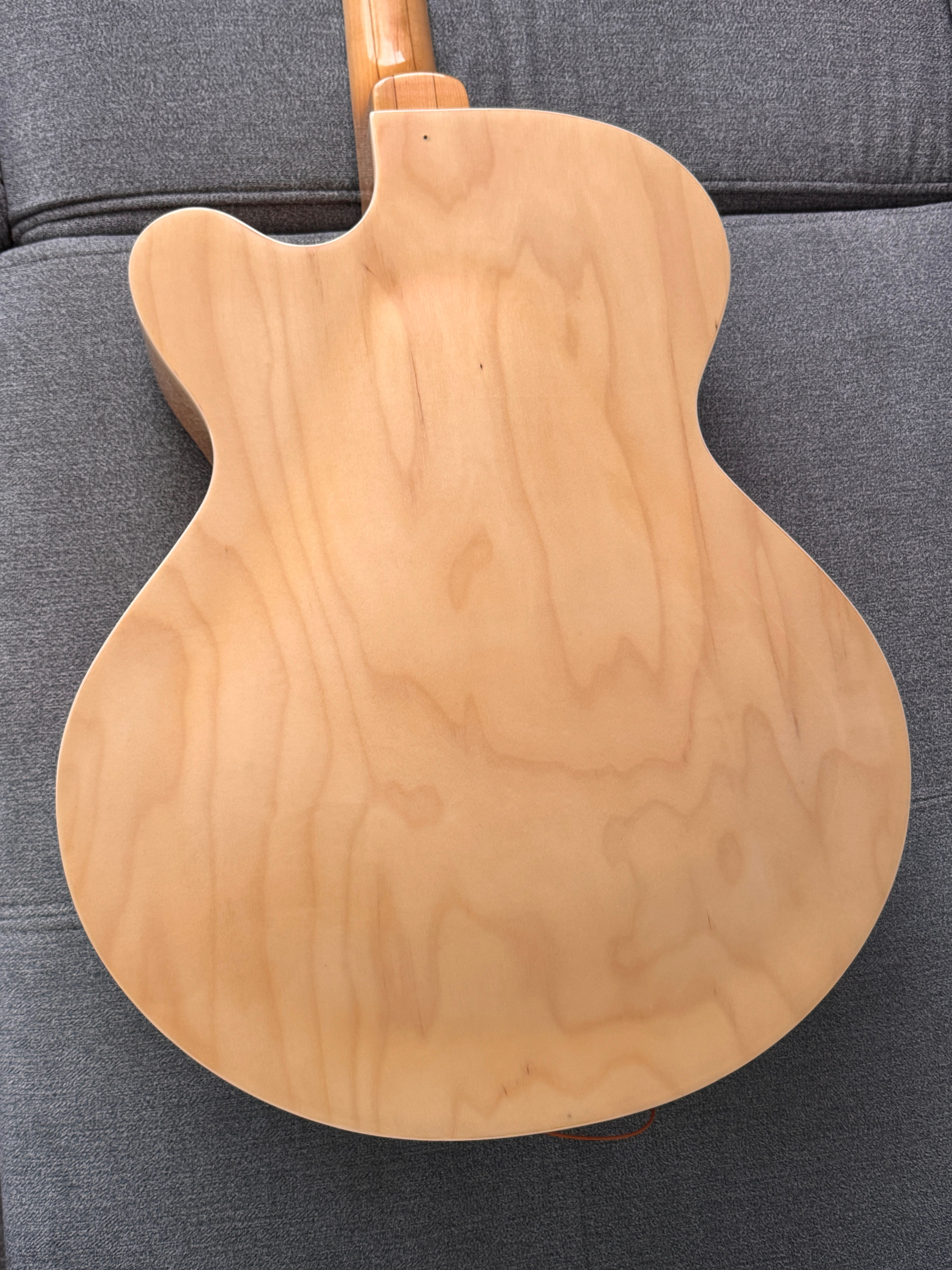 Gitara jazzowa hollow-body (typu Ibanez)