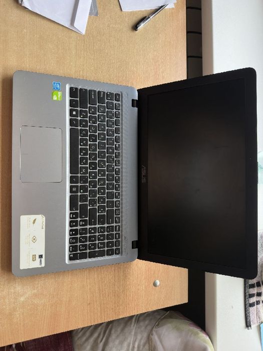 ноутбук     ASUS