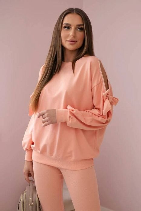 Komplet damski śliczny z kokarda na rękawach