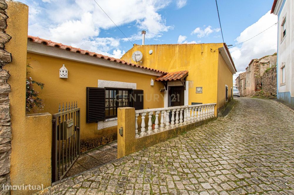 Moradia com espaço exterior e vista desafogada