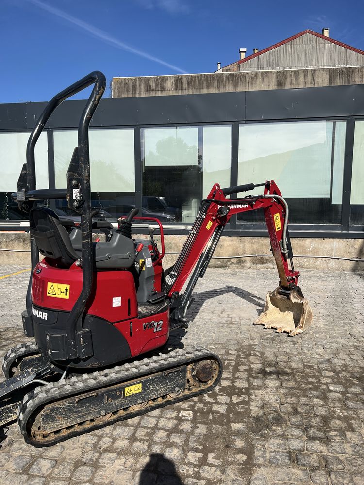 Mini escavadora Yanmar vio12 como nova