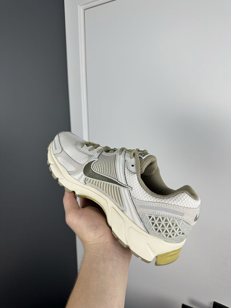 Оригінал Кросівки  Nike Zoom Vomero 5 FV0397-001