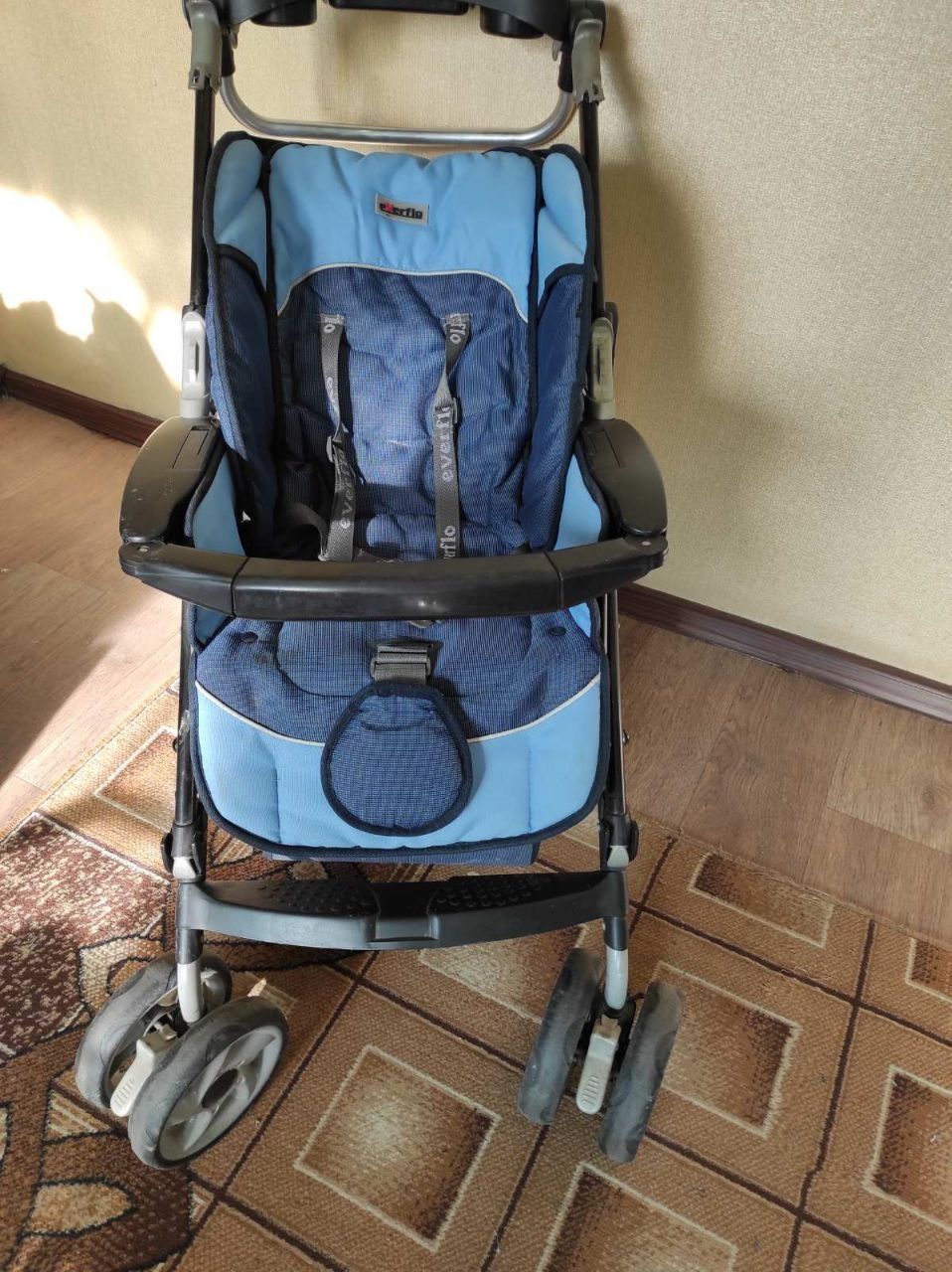 Продається дитяча коляска Everflo 2 в 1 (зима-літо) в гарному стані