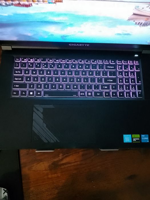 Laptop do gier Gigabyte G7 MF 512 + 1Tb Intel i5 12500h rtx 4050