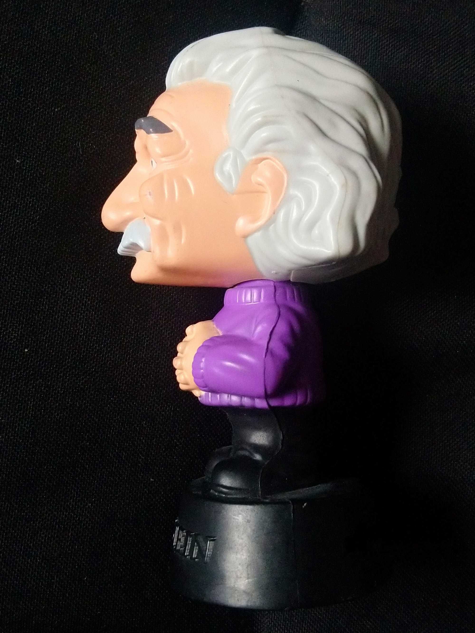 Статуэтка Альберт Эйнштейн 9,5 см высо а пластик .