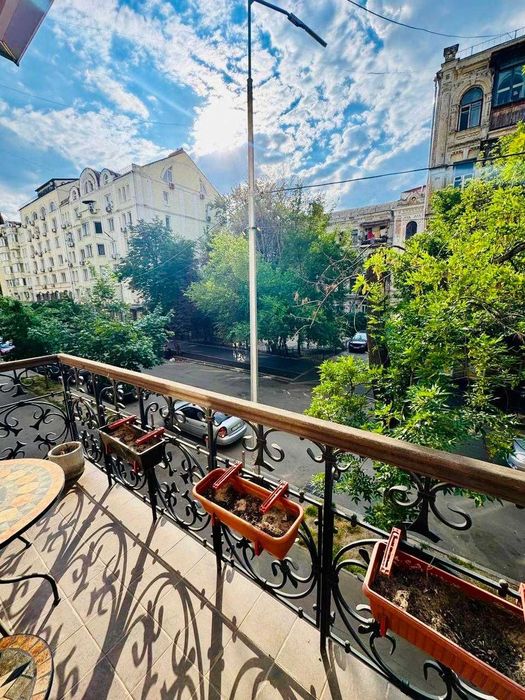 Ярославська, історичний центр, Поділ 2-к. квартира. Оренда