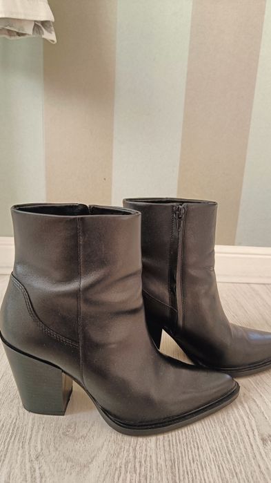 Obniżka ceny!!Zara r.39 skóra ! Jak nowe botki kowbojki