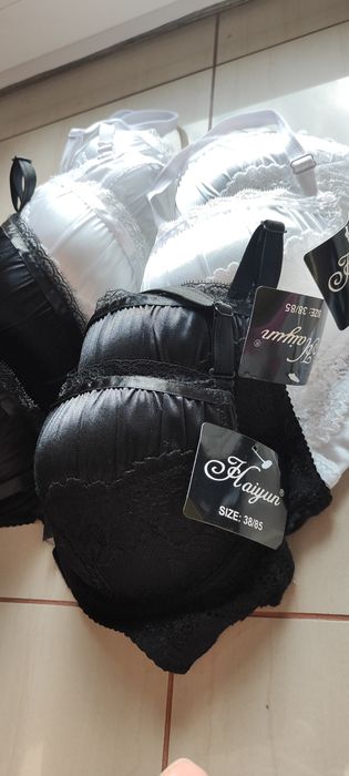 Biustonosz. Zestaw 4szt