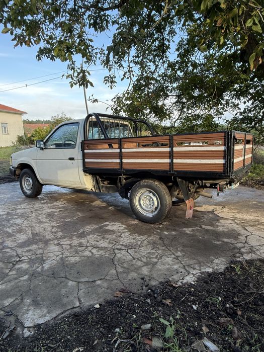 Nissan D21 4x2 Pickup ( Com Avaria )