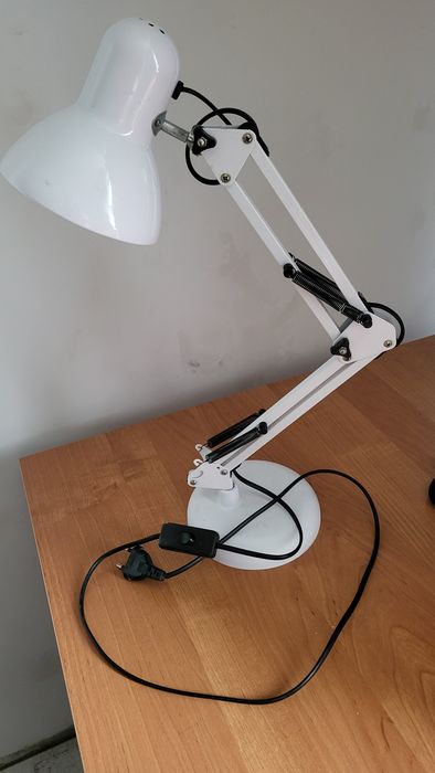 Продам настольную лампу