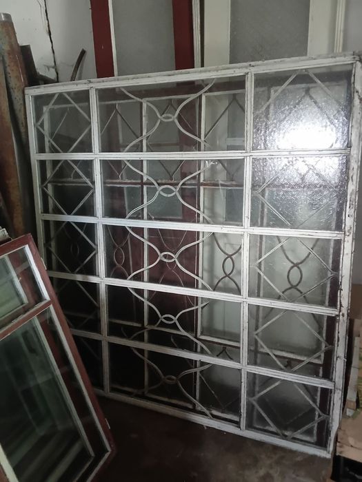 Дерев'яні вікна.