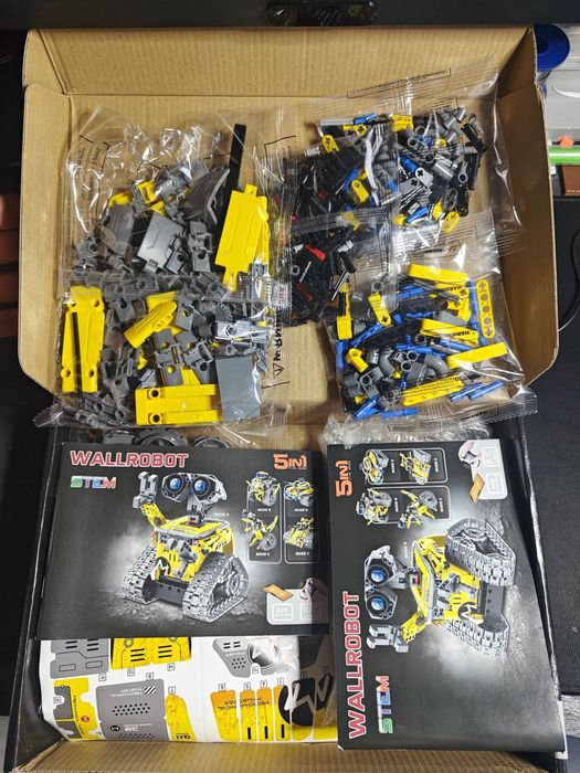 Іграшка-Конструктор-робот 5-в-1 (488 деталей)  Bluetooth + APP