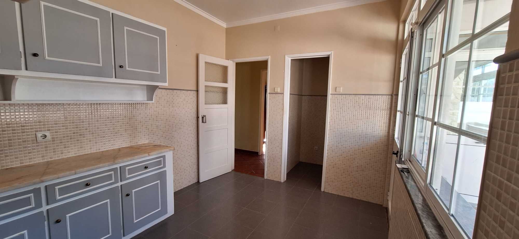 Moradia com Garagem e 500m² de Terreno – Pontével (5 min do Cartaxo).