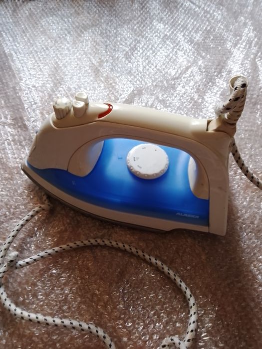 Продам утюг ALASKA.