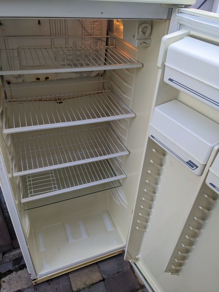 Холодильник Справний.