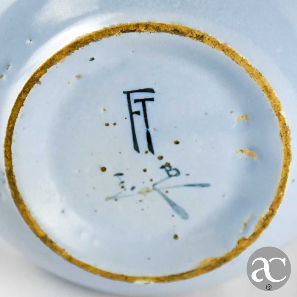 Jarro / Caneca em faiança da Fábrica da Torrinha com brasão