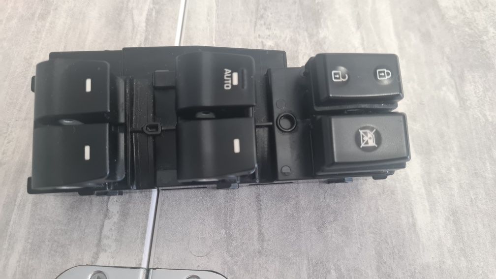 Блок кнопок склопідйомників Hyundai Elantra AD 93570-F2000,