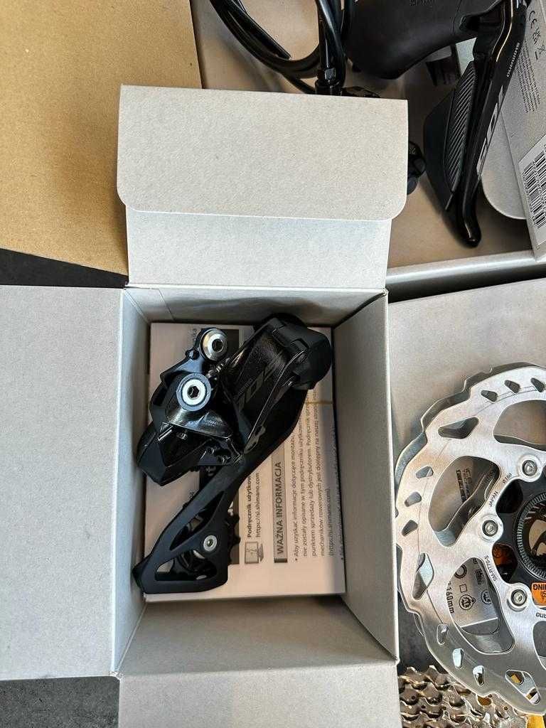 Grupa sprzętowa SHIMANO 105 DI2 R7100 pod hamulce tarczowe