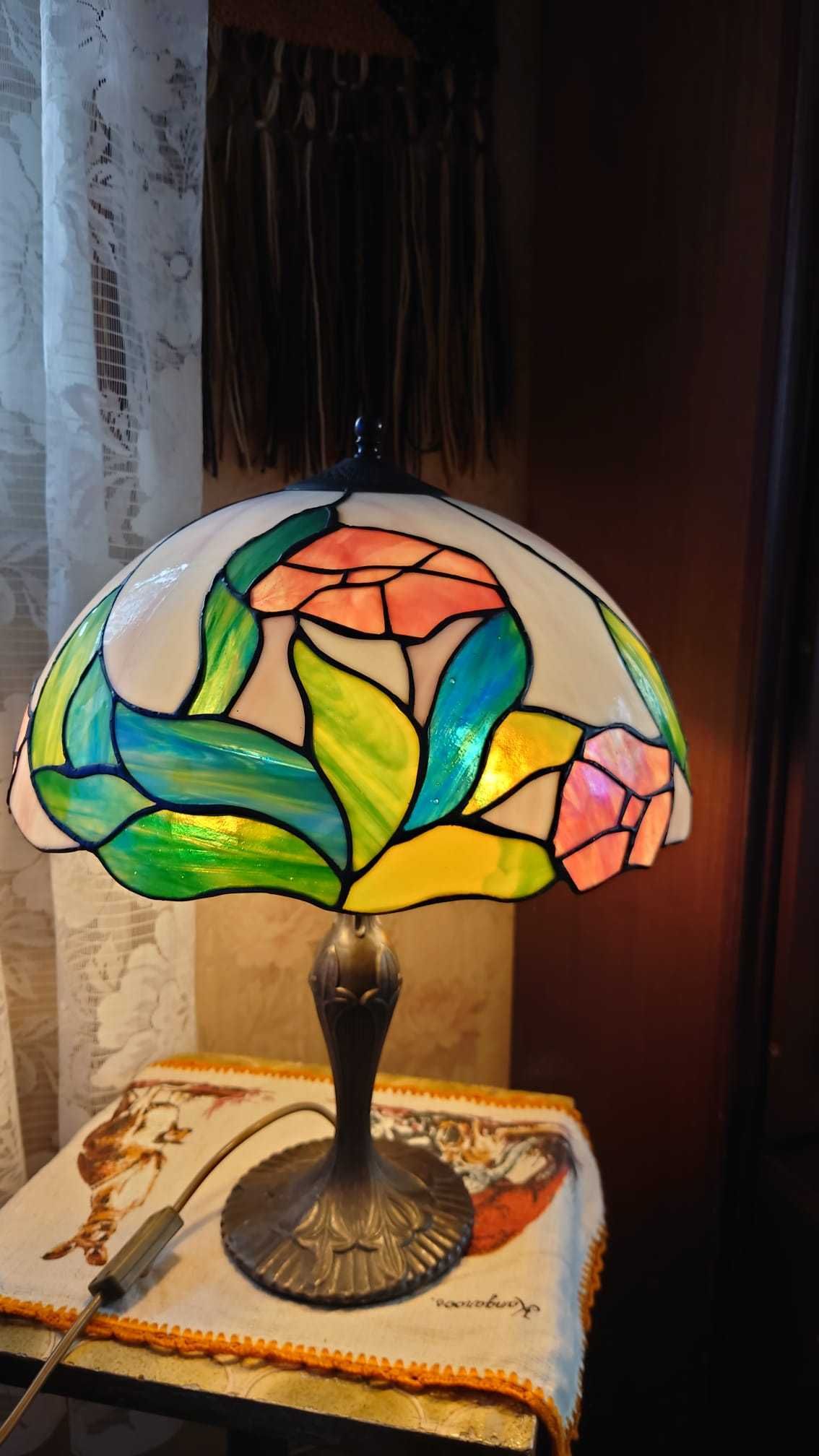 Lampa Tiffany motyw kwiaty