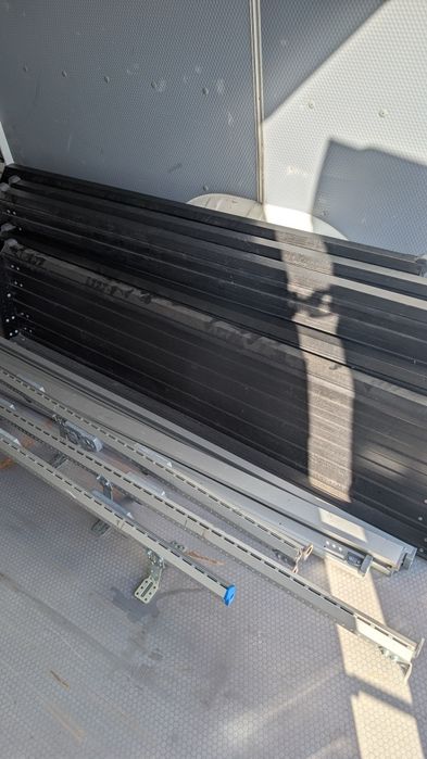 Prateleiras rebatíveis para carrinha de transporte